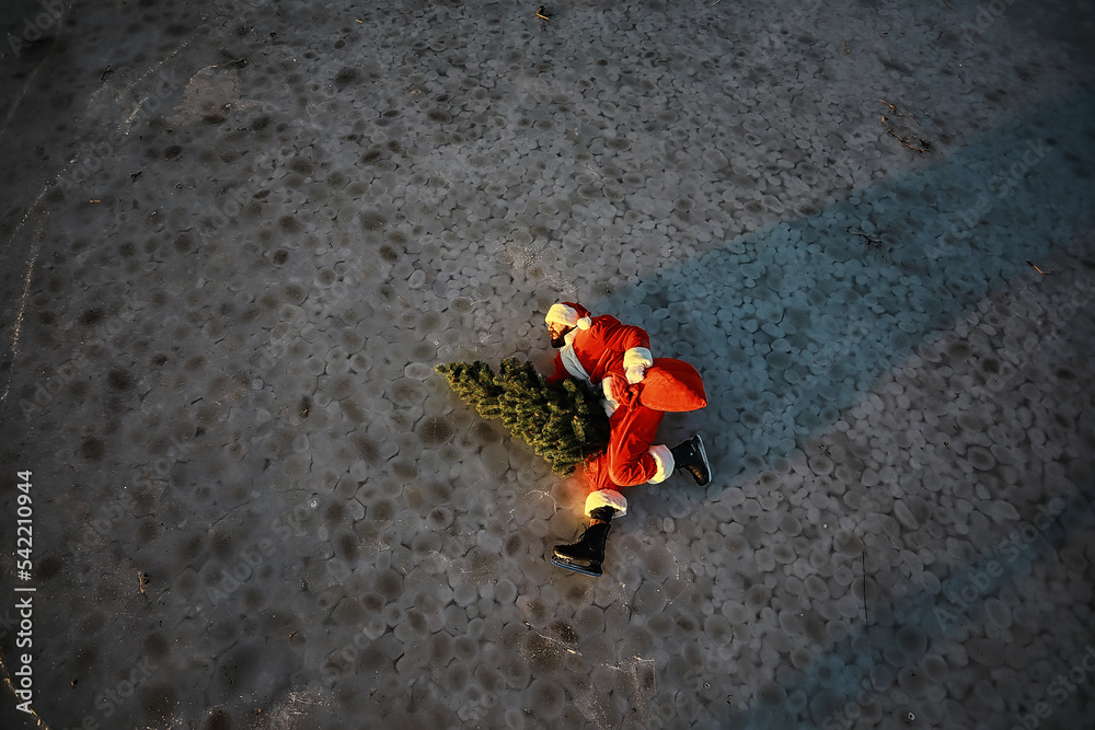Obraz premium Santa Claus hurries to meet the New Year with gifts and Christmas tree. Santa Claus on ice skates goes to Christmas.