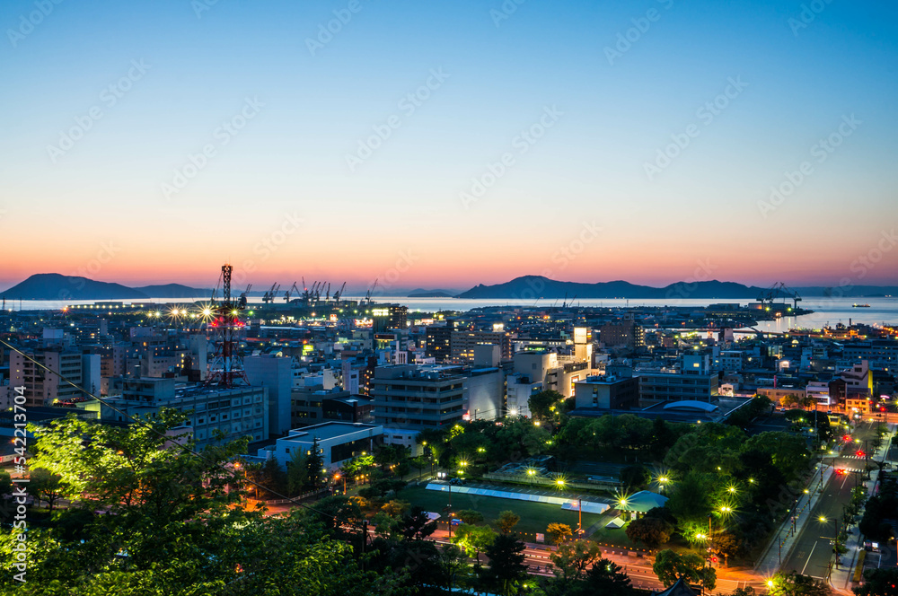 香川 丸亀城から眺めた夕暮れの街並み