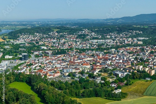 Fototapeta Naklejka Na Ścianę i Meble -  Deggendorf in Niederbayern, Tor zum Bayerischen Wald,  im Luftbild
