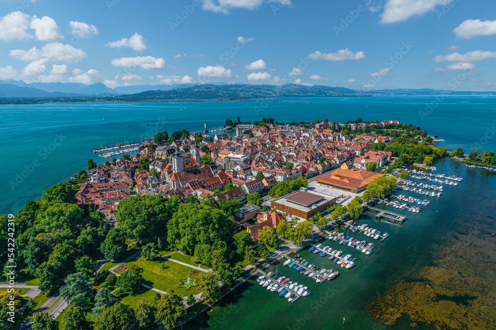 Die Insel von Lindau am Bodensee im Luftbild