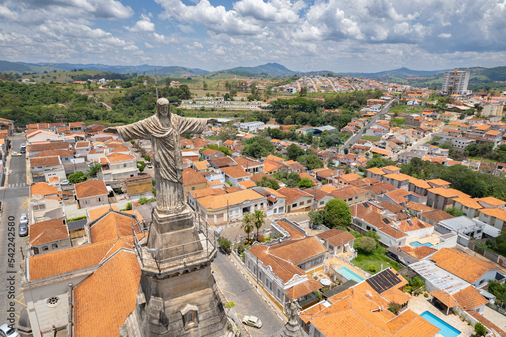 Ouro Fino city located in the interior of Minas Gerais. It is part of the Caminho da Fé, part of the mesh circuit and with several coffee plantations. Houses, trees and mild climate.