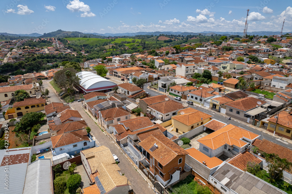 Fototapeta premium Ouro Fino city located in the interior of Minas Gerais. It is part of the Caminho da Fé, part of the mesh circuit and with several coffee plantations. Houses, trees and mild climate.