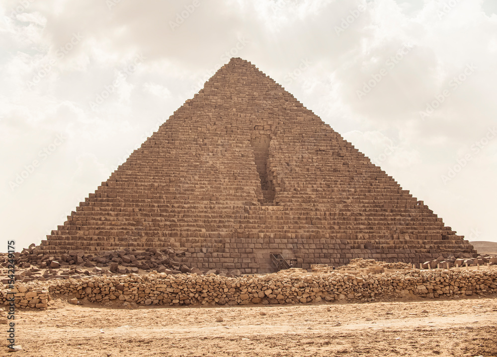 Great Pyramids of Giza, Menkaure