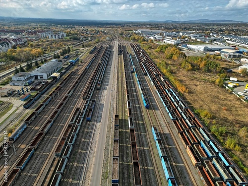 Obraz na płótnie empty wagons are waiting at the train station for coal to be taken to the power plant w salonie