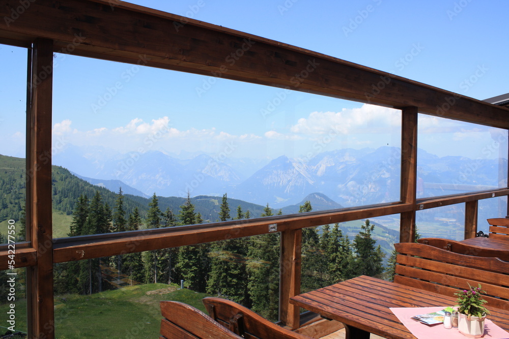 Senderismo por los montes austriacos, en la zona de Alpbach. Senderismo por los montes austriacos, en la zona de Alpbach.