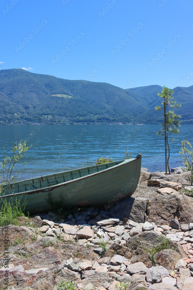 Boot auf der Insel Brissago im Lago Maggiore