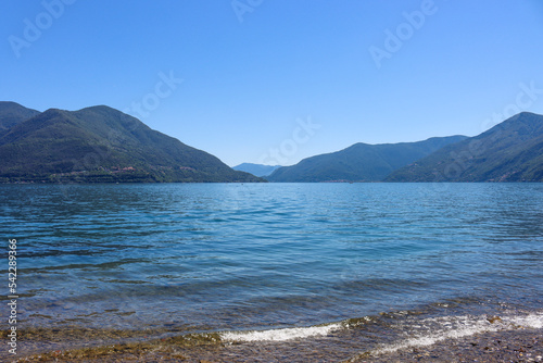 Blick von der Brissago Insel auf den Lago Maggiore