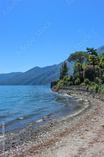 Blick von der Brissago Insel auf den Lago Maggiore