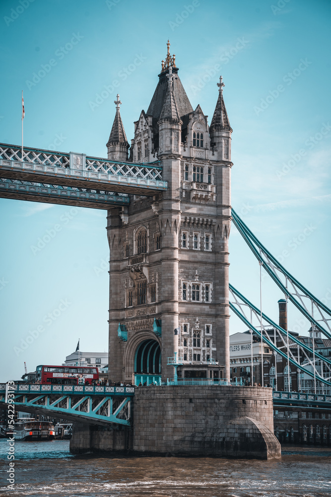 Obraz premium Tower Bridge in London with the Thames in foreground