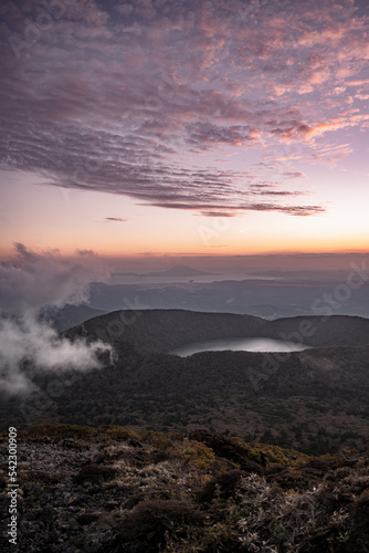 韓国岳かけ見る美しい夕焼けと鹿児島の景色