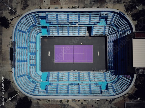 Estadio de tenis con dron y desde las alturas 