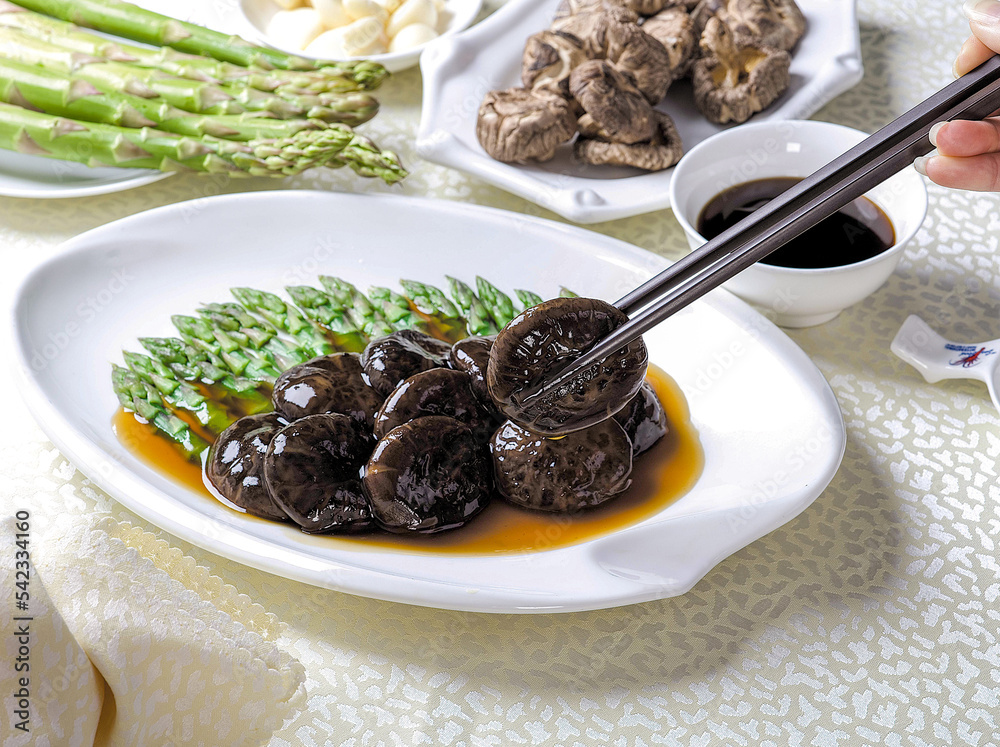 Shitake mushrooms and asparagus stir-fry in oyster sauce Shitake mushrooms and asparagus stir-fry in oyster sauce