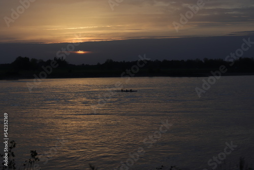 Sonnenuntergang am Fluss