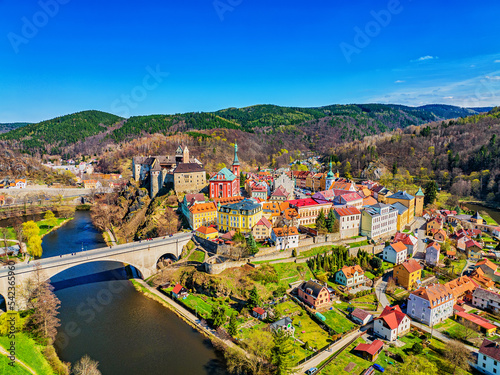 Tableau sur toile City and castle of Loket, Karlovy Vary Region (Karlsbad / Carlsbad), Czech Repub