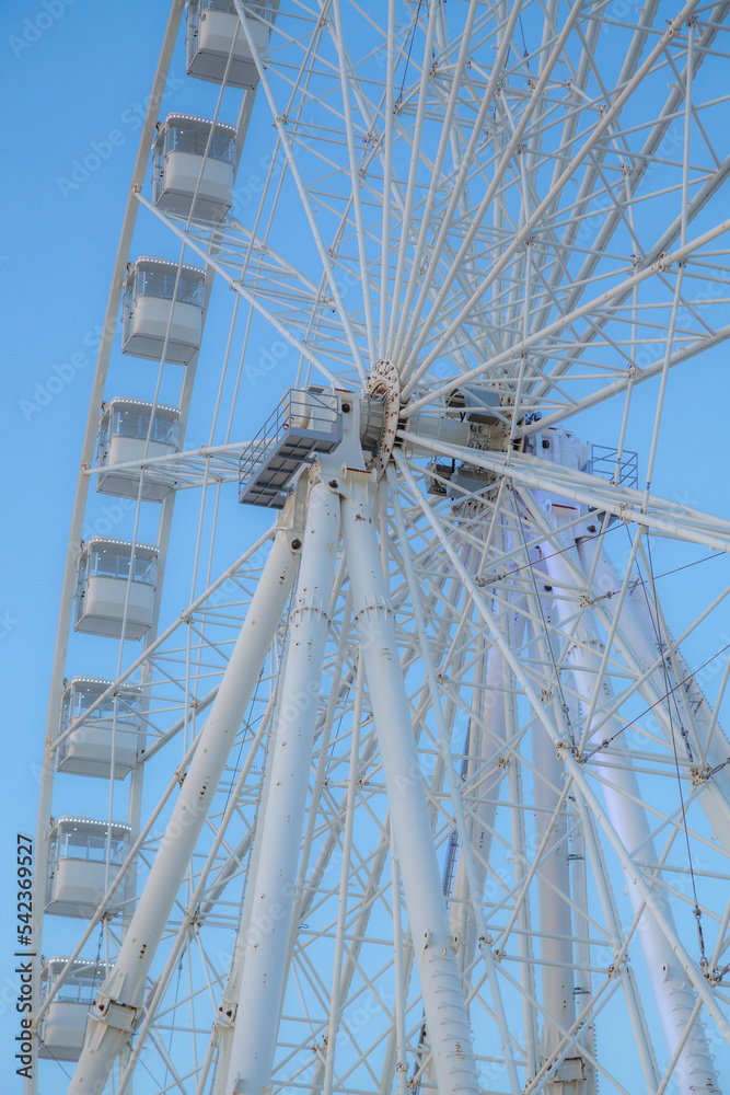 Obraz premium Ferris Wheel with Sky - 4