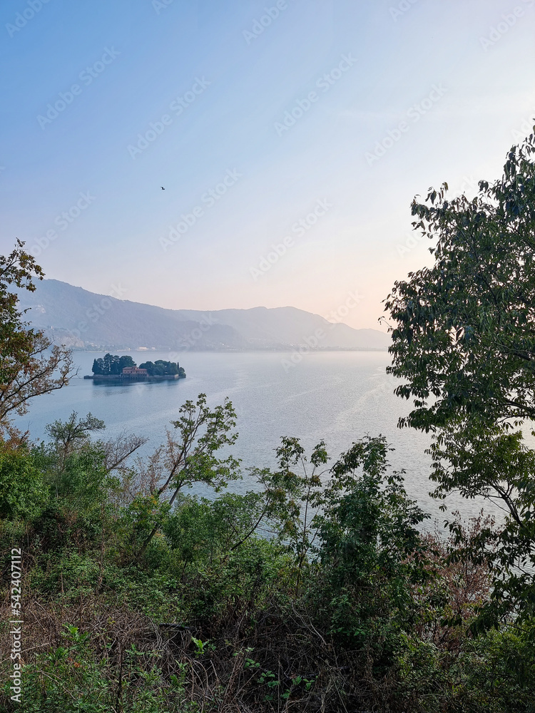 paesaggi sul lago d'iseo