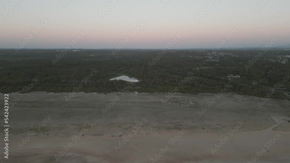 Couché du soleil a la plage sur la cote landaise vue de drone