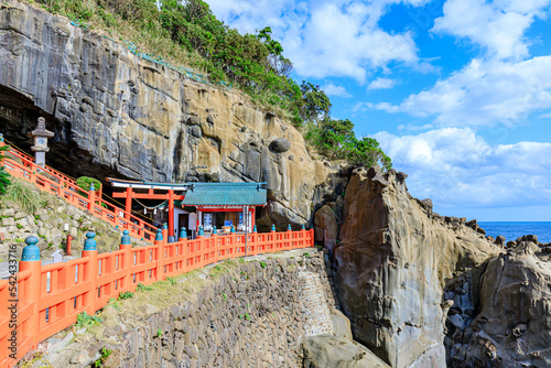 秋の鵜戸神宮　宮崎県日南市　Udo Shrine in autumn. Miyazaki prefecture Nichinan city. photo