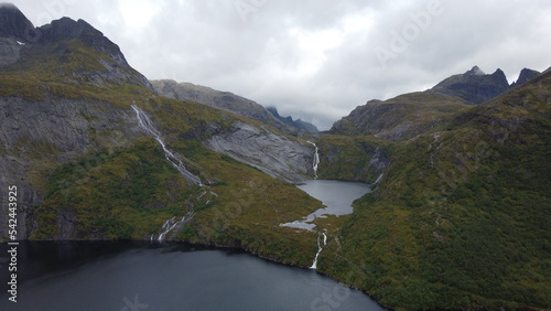 Fototapeta Naklejka Na Ścianę i Meble -  Lofoten Wasserfälle und Fjorde