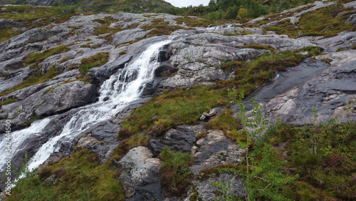 Lofoten Wasserfälle und Fjorde
