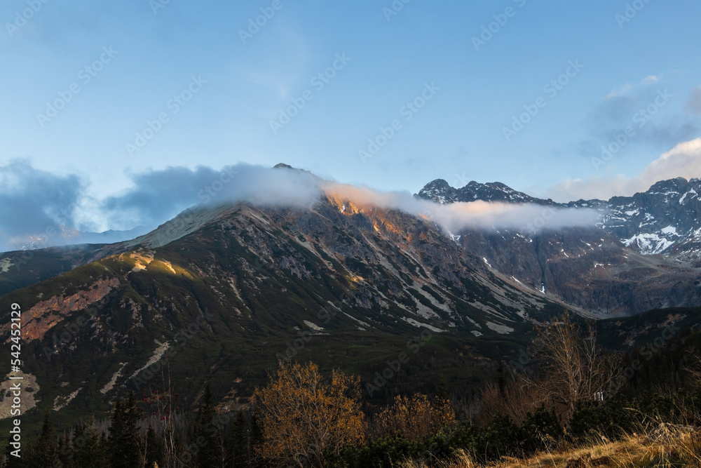 Tatry krajobraz górski jesień słońce chmury