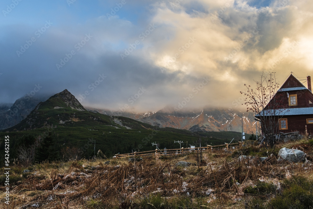 Tatry krajobraz górski jesień słońce chmury
