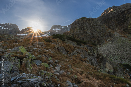Obraz na płótnie krajobraz jesienny w górach Tatry słońce kolory jesieni w salonie