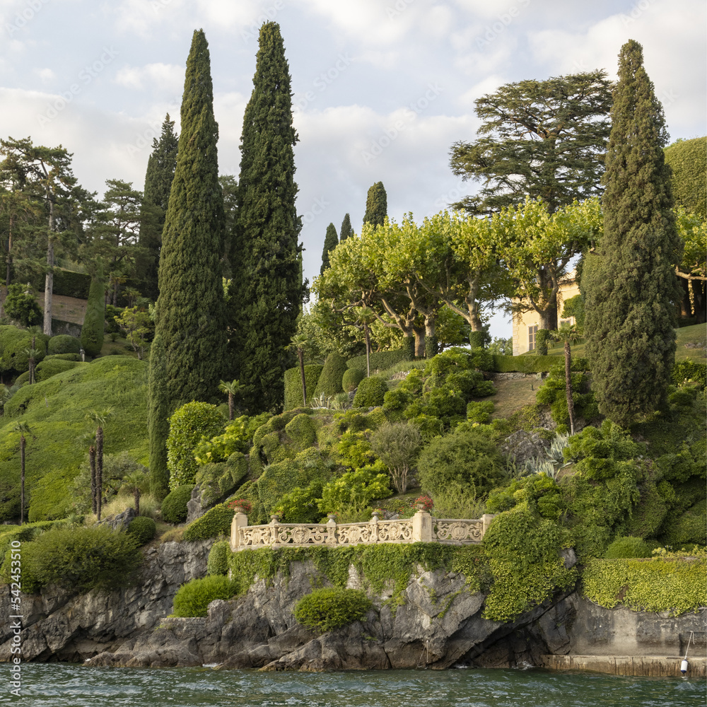 Jardin de la Villa Balbianello sur le lac de Côme en Italie