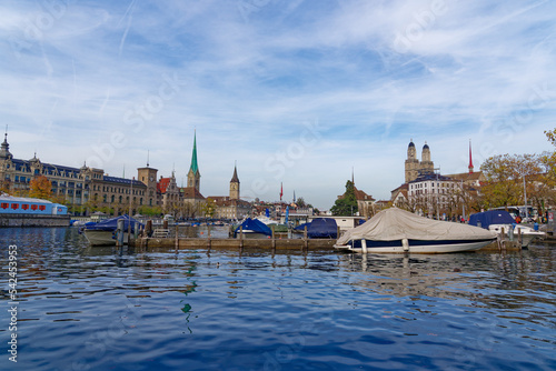 Skyline of the old town of Zürich with churches Women's Minster, St. Peter and Great Minster with Limmat River on a blue cloudy autumn day. Photo taken October 30th, 2022, Zurich, Switzerland.
