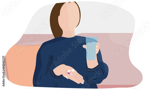Junge Frau nimmt Tabletten, Medikamente mit einem Glas Wasser zu Hause auf dem Sofa ein 