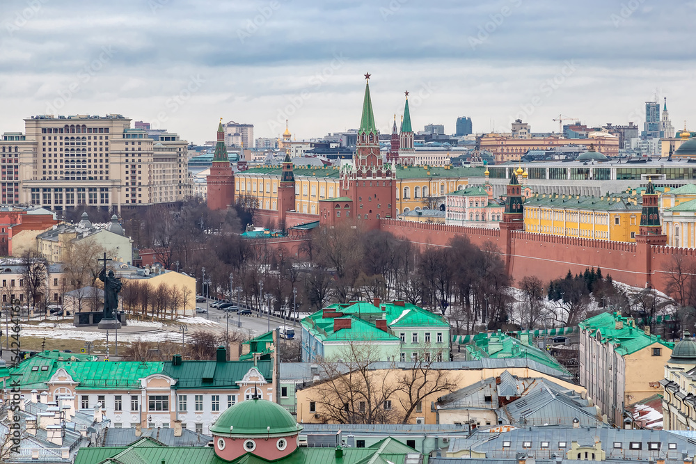 Obraz premium View of the Moscow Kremlin on Red Square in Moscow in winter