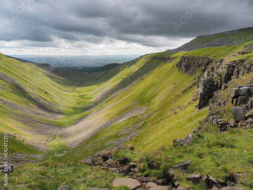 Canvas Print Dramatic view from the edge of High Cup Nick down the High Cup Gill chasm, Eden