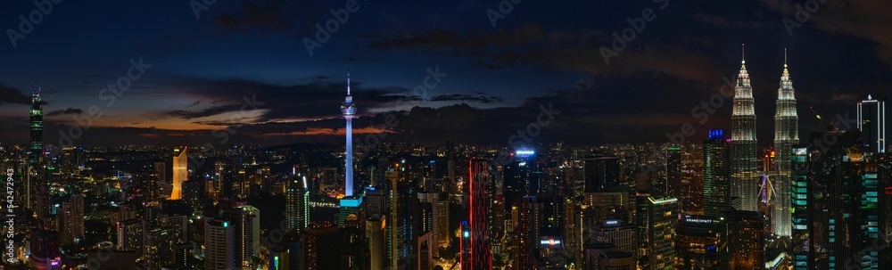 Fototapeta premium Panoramic shot of the urban city of Kuala Lumpur with skyscrapers at night