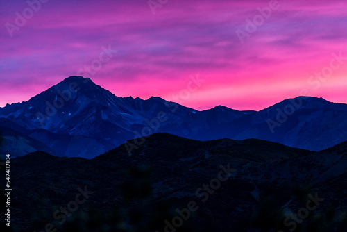 Canvastavla Pink purple sunset in ski resort town of Aspen, Colorado with Rocky mountains of