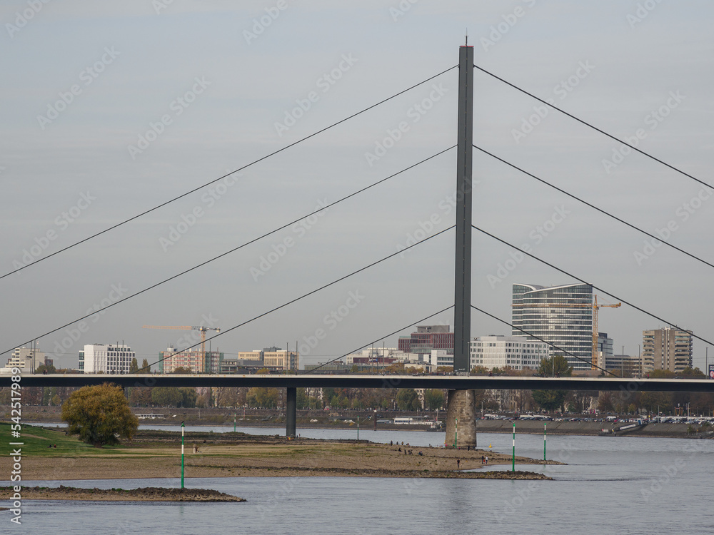An den Rheinterassen in Düsseldorf An den Rheinterassen in Düsseldorf