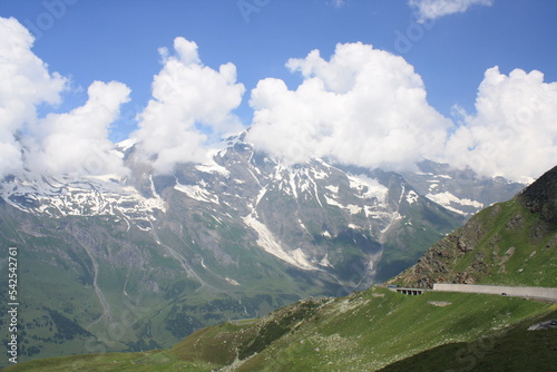 Carretera alpina del Grossglockner, paso de montaña en Austria. 