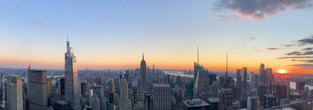 Photography Panoramic view of New York City skyline at sunset, USA
