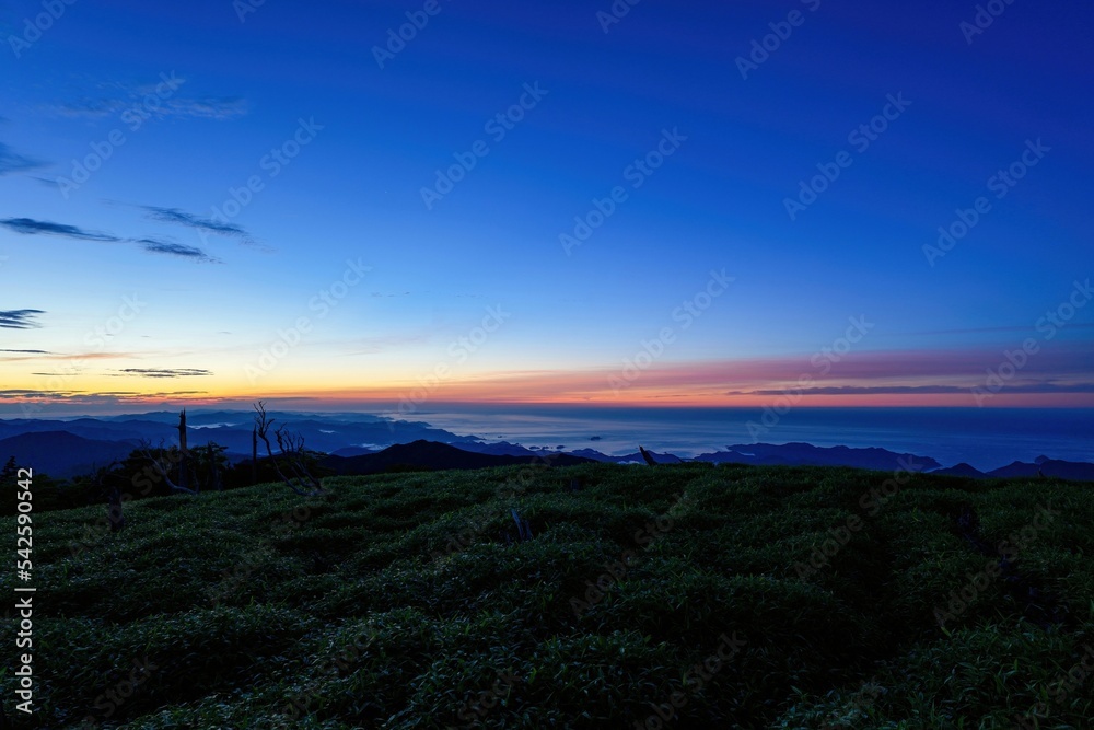 大台ヶ原山正木峠から六月に見た夜明け前の情景＠奈良