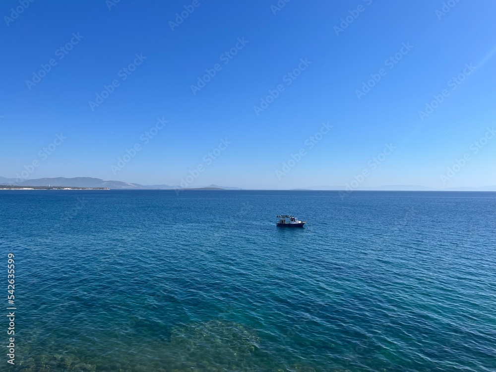 Blue sea horizon, natural seascape background