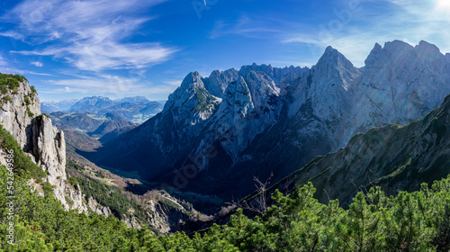 Wandern in Tirol Nähe Walchsee: Die Berge vom Wilden Kaiser - Natur pur, schroffe 2000er im Panorama