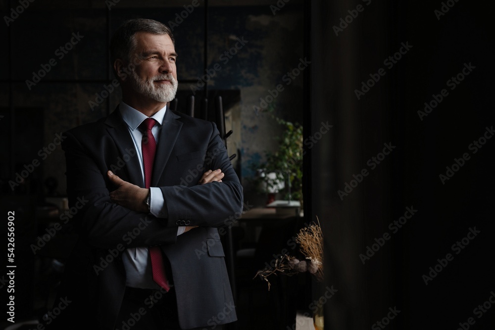 Confident mature business man with arms crossed looking at camera, smiling standing in modern office - obrazy, fototapety, plakaty 