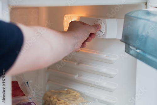 Obraz na plátně Save electricity by lowering refrigerator power - cooling mode