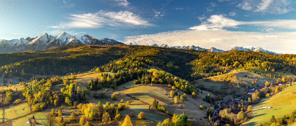 Obraz na płótnie Tatry - Widok na Tatry Bielskie ze wsi Osturnia na Magurze Spiskiej - Tatra Mountains w salonie