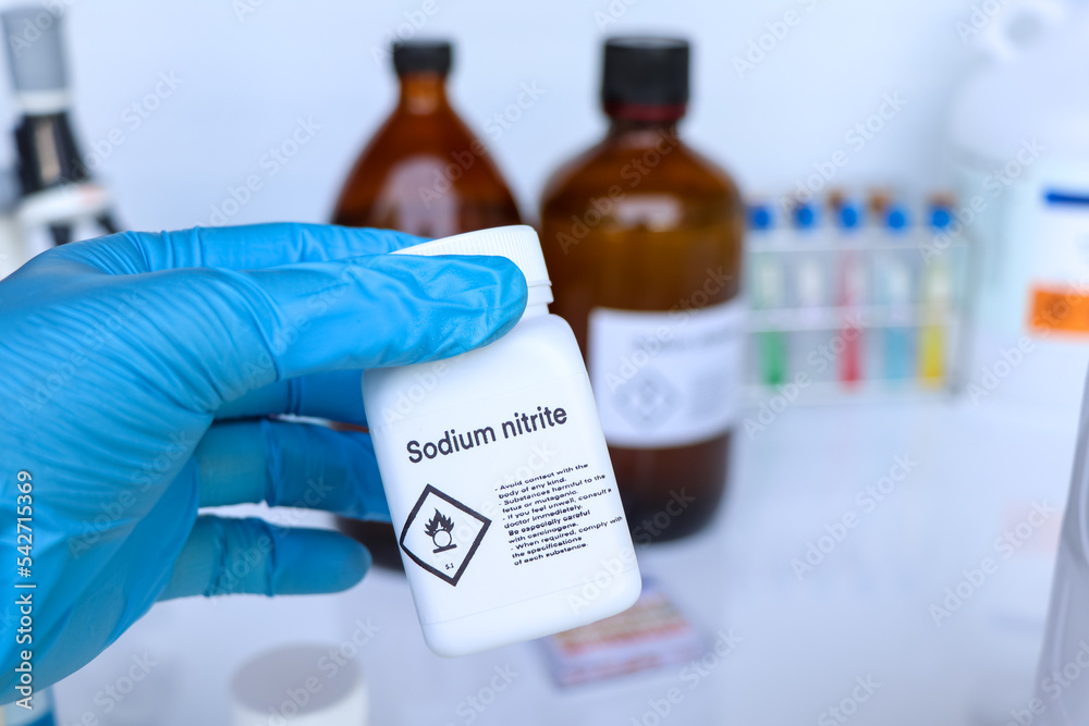 Sodium nitrate used in laboratory or industry Sodium nitrate used in laboratory or industry