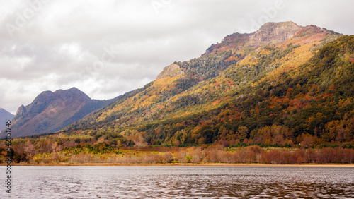 Fotografie otoño en montañas de malleco, cordillera de los andes