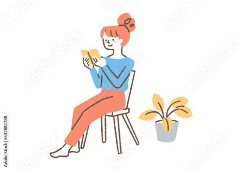 休日に読書をする女性_色
