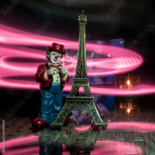 Clown am Eifelturm