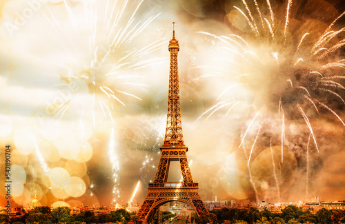 new year in Paris fireworks around Eiffel tower © Melinda Nagy