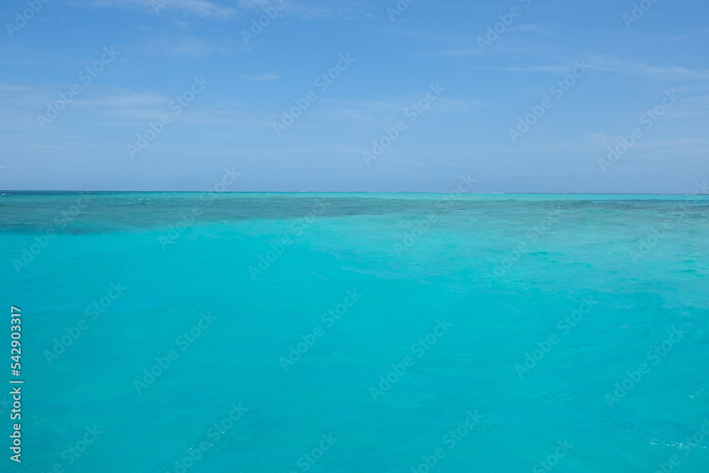 Obraz premium Beautiful indian ocean at Rashdoo, Maldives.