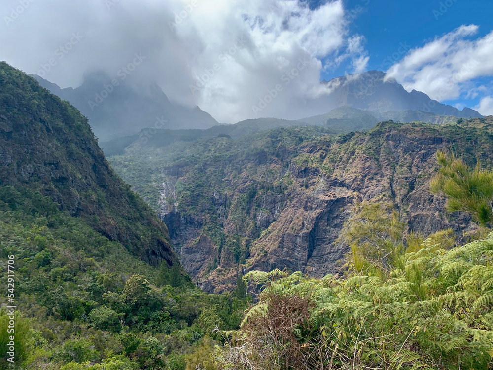 Fototapeta premium Paysage montagneux sur l'île de la Réunion